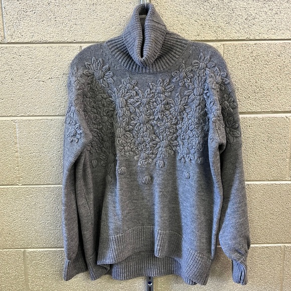 New with tags.Maison Common gray turtleneck with self colored floral embroidery - Picture 1 of 7